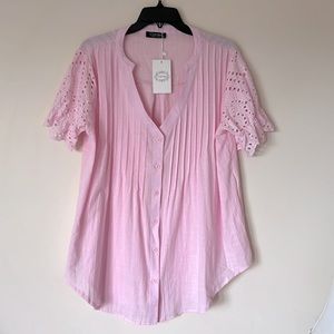 NWT Carisa 2X Pink Eyelit Sleeves Button Up V Neck Round Hem Pleat Chest Blouse